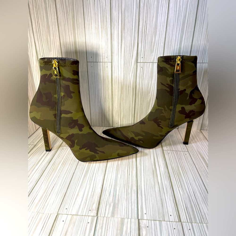 Good American Camo neoprene size 7.5